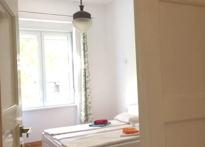 Cricket Park Hostel Belgrade