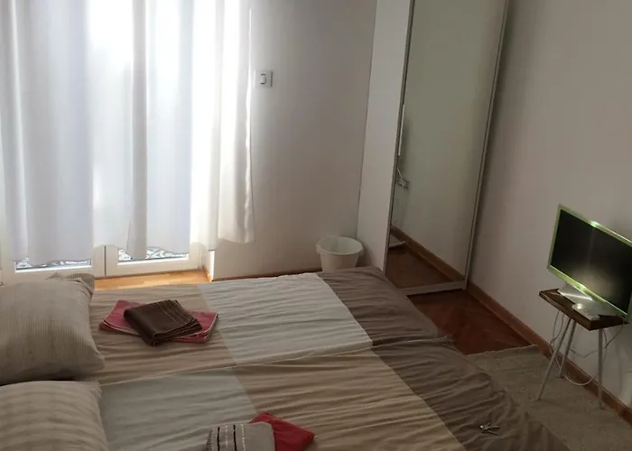 Cricket Park Hostel *